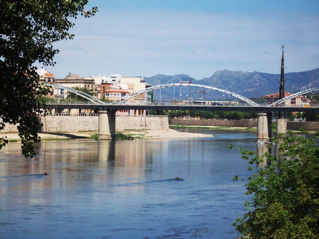 River Ebro Holidays Tivenys Buitenkant foto